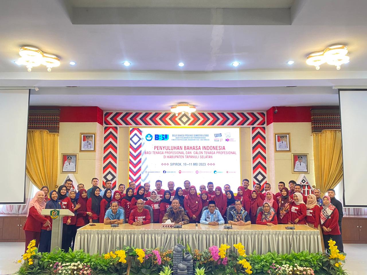 Penyuluhan Bahasa Indonesia bagi Tenaga Profesional dan Calon Profesional di Lingkungan Pemerintahan Kabupaten Tapanuli Selatan